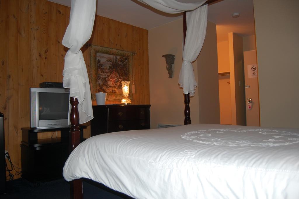 Godard Motel 3*